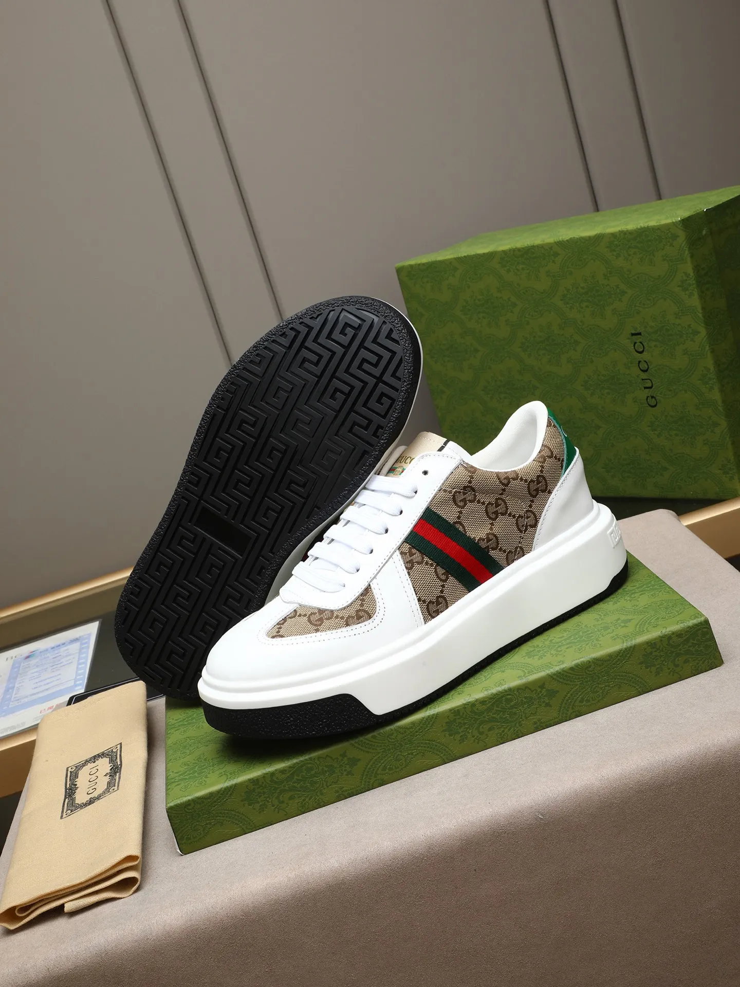 Men's shoes 💰480 New men's shoes GUCCI Fashion trend Made of first-layer calfskin ➕ washed sheep lining! The foot feels super comfortable and the workmanship is impeccable. Foam ultra-light outsole, size: 38-44 (45 customized) 4 colors to choose from!